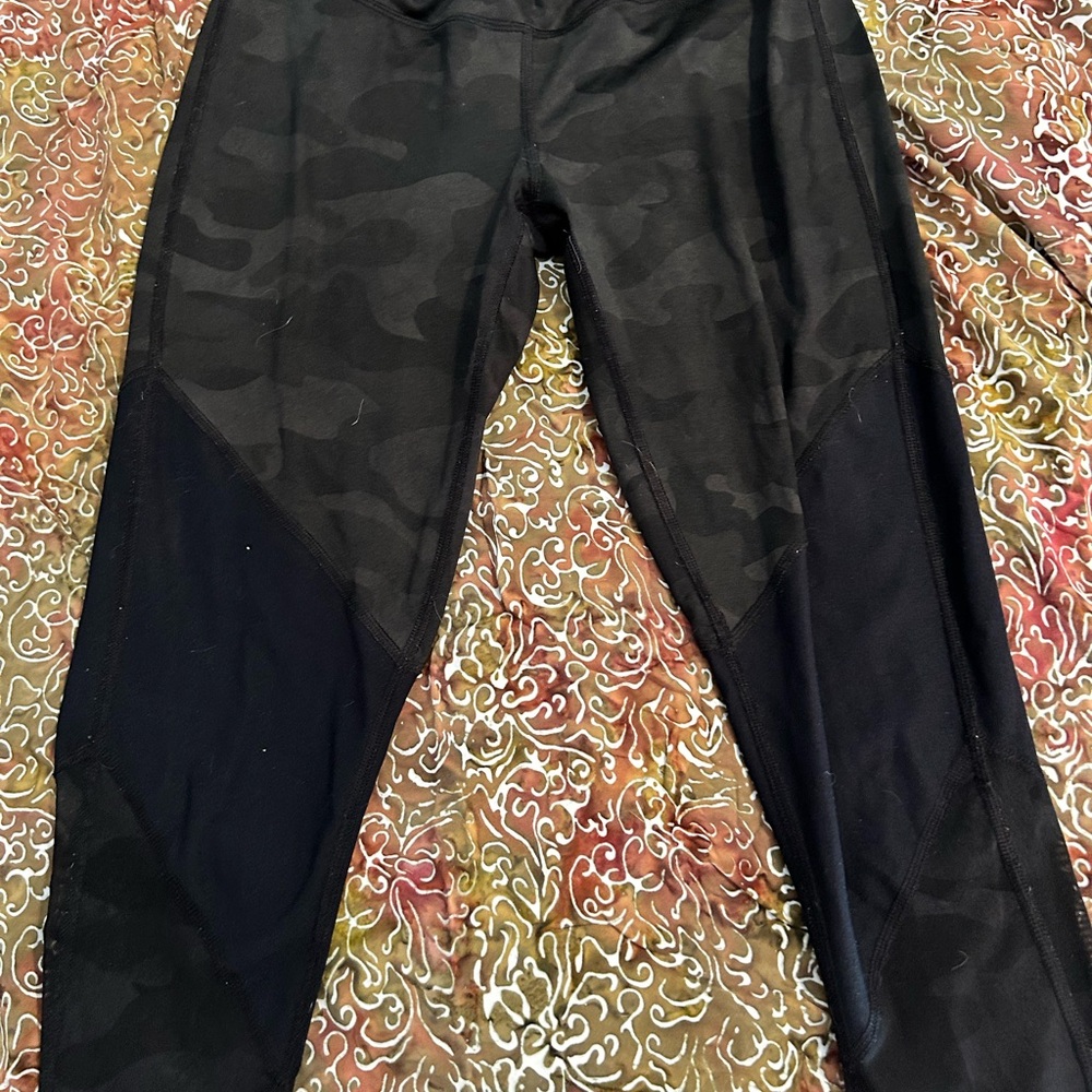 Womens Black Camo Athletic leggings